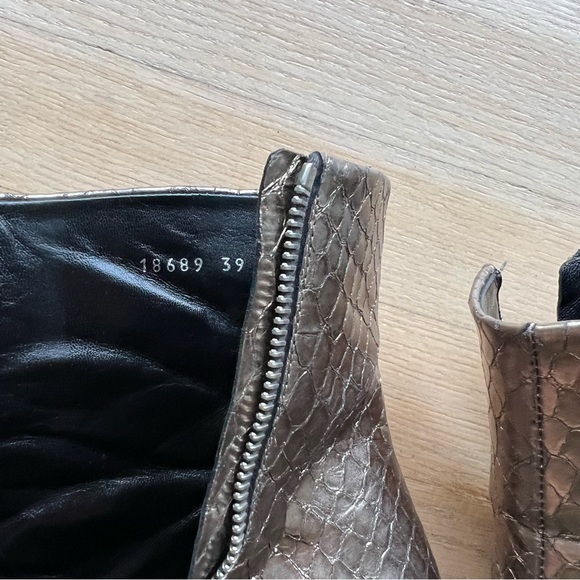 LAST CHANCE 9/23❕- DRIES VAN NOTEN Metallic Wedge Boot with unique cutout detail - Picture 10 of 11